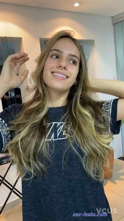 loirapraianaoficial2|Loira Praiana .